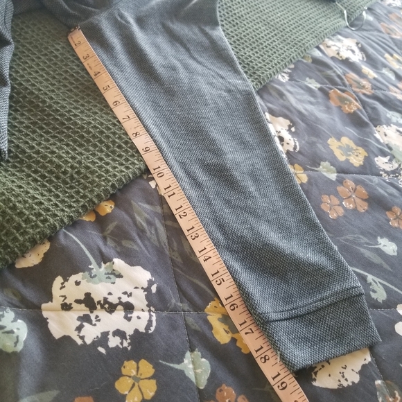 Vineyard Vines | Buffs Performance Quarter Zip - Picture 6 of 6